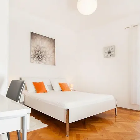 Petra Apartman *